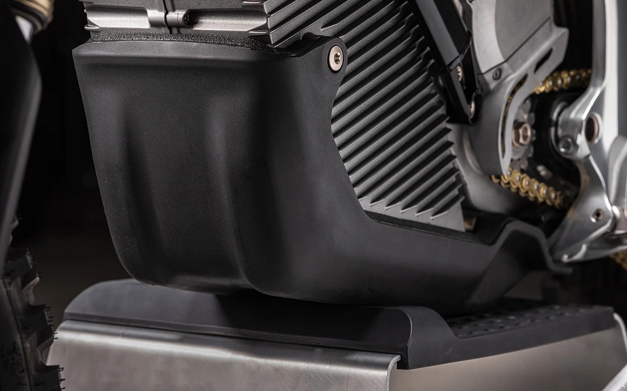 E16KX6BCA3_Skid plate.jpg